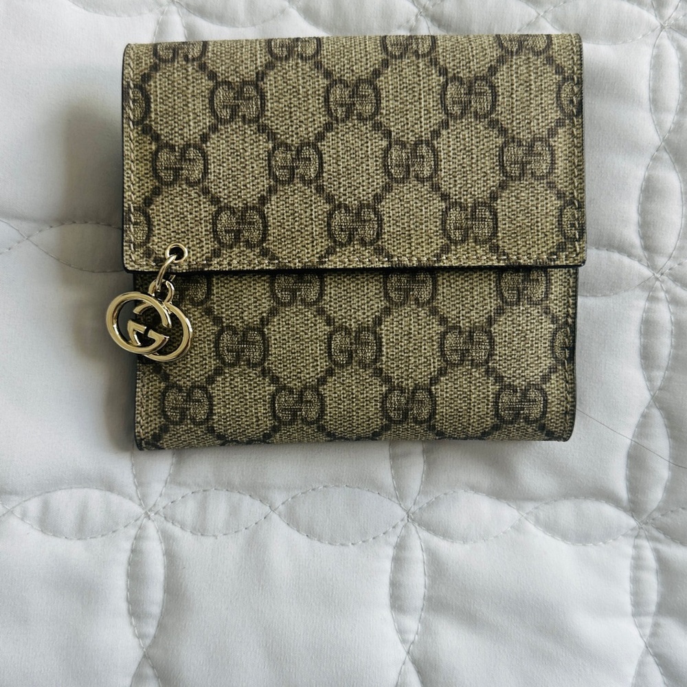 Gucci Beige and Black Women's wallet